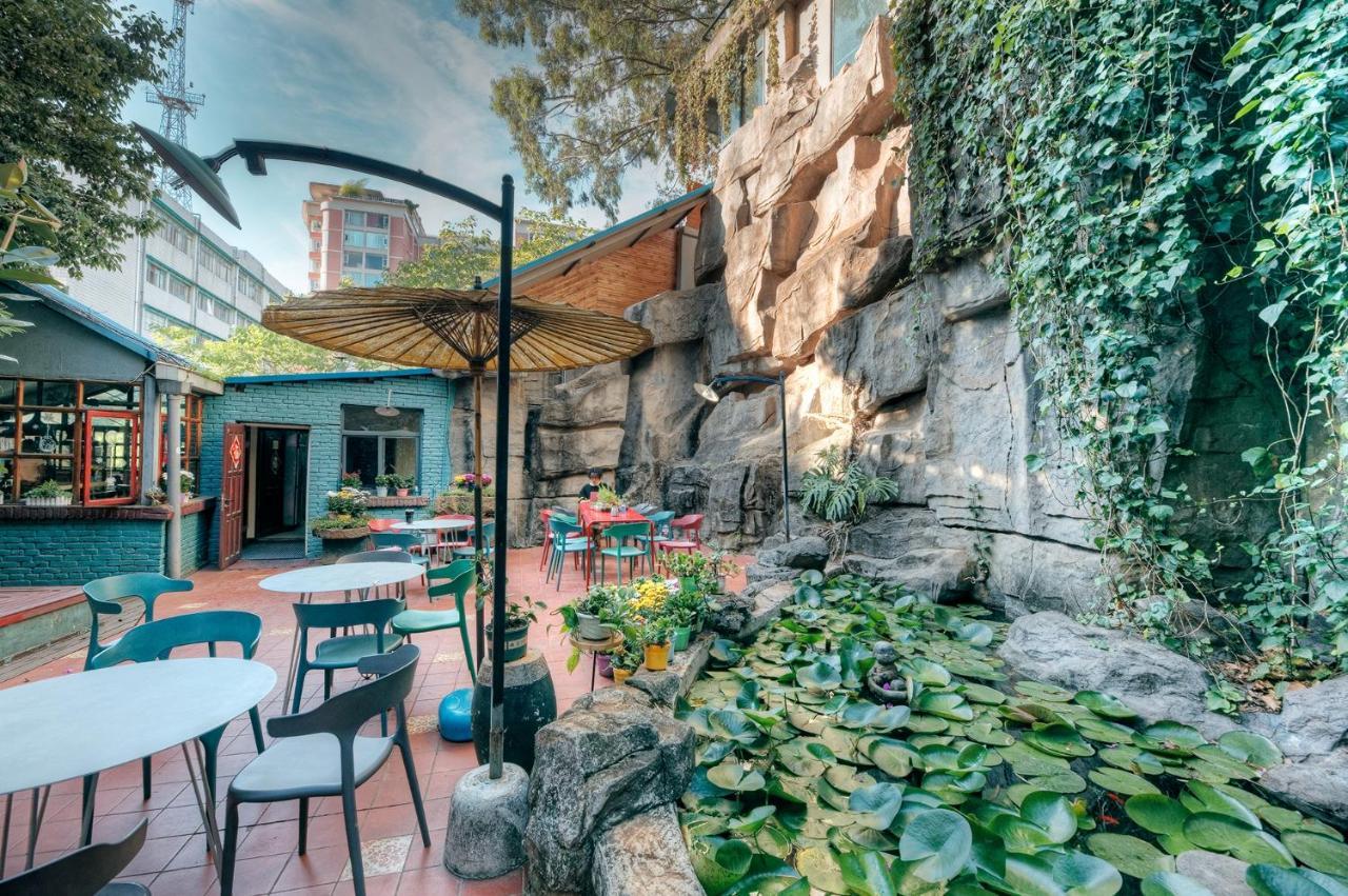 Kunming Upland International Youth Hostel Near The City Center ,2 Mins Walk To The Subway, 2 Mins Walk To The Green Lake, Close To Yuan Tong Temple, Old Street, Yunnan University, Convenient Payment And Visa Cards Are Accepted Екстер'єр фото