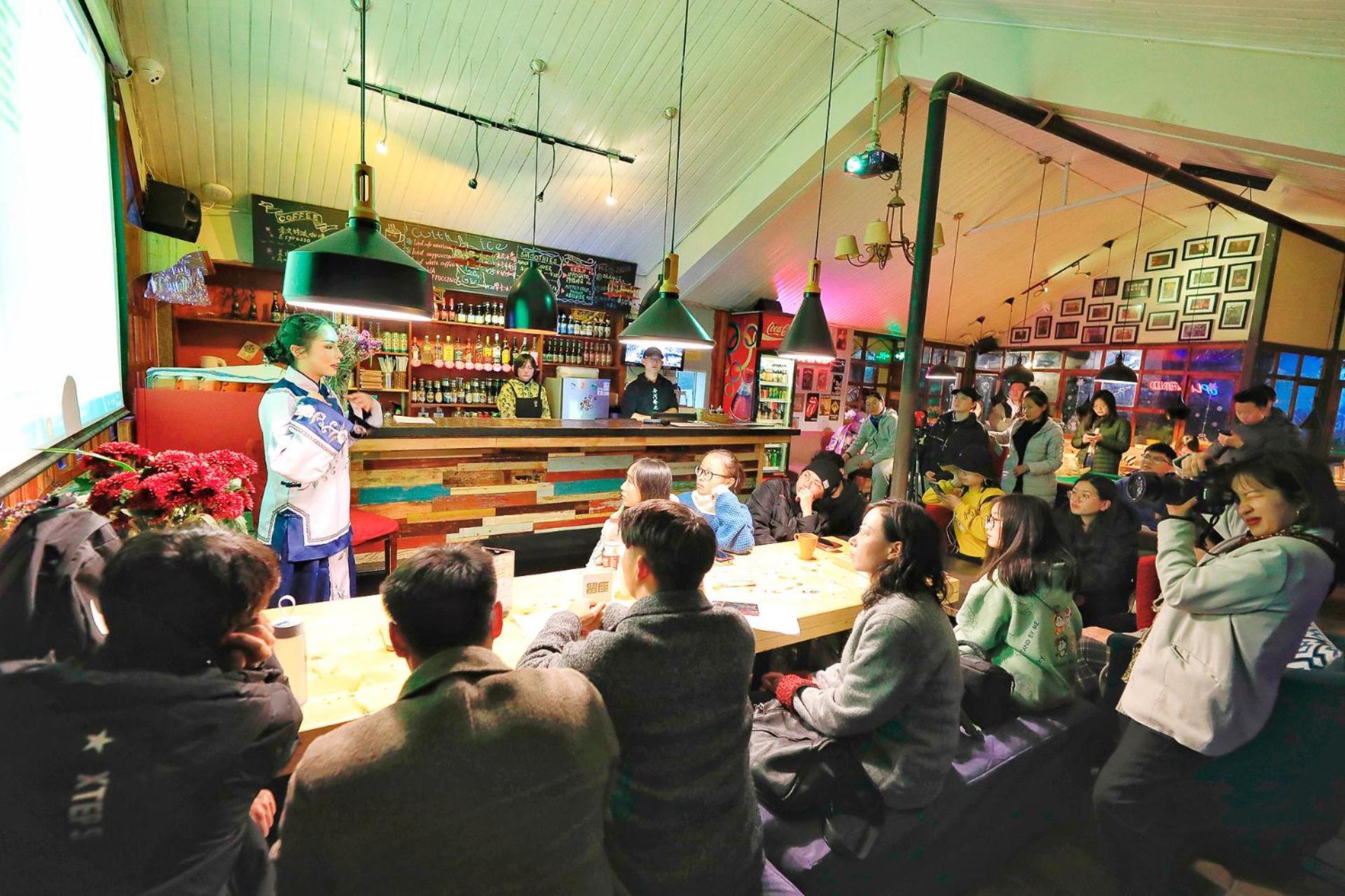 Kunming Upland International Youth Hostel Near The City Center ,2 Mins Walk To The Subway, 2 Mins Walk To The Green Lake, Close To Yuan Tong Temple, Old Street, Yunnan University, Convenient Payment And Visa Cards Are Accepted Екстер'єр фото