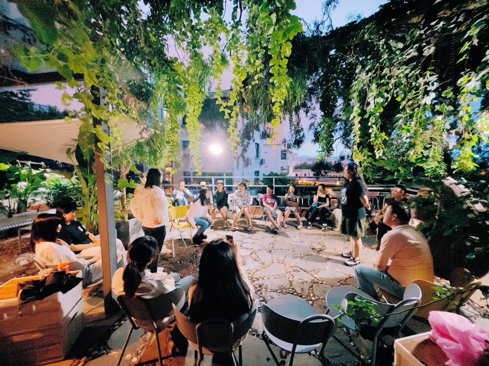 Kunming Upland International Youth Hostel Near The City Center ,2 Mins Walk To The Subway, 2 Mins Walk To The Green Lake, Close To Yuan Tong Temple, Old Street, Yunnan University, Convenient Payment And Visa Cards Are Accepted Екстер'єр фото