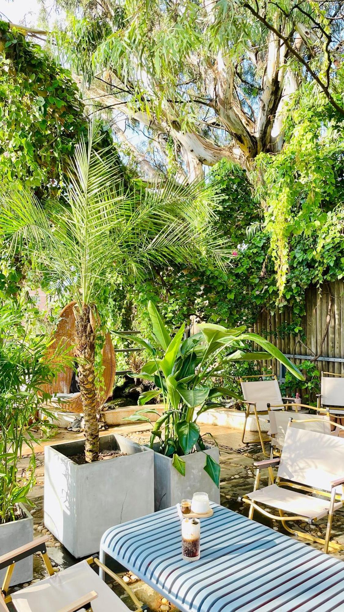 Kunming Upland International Youth Hostel Near The City Center ,2 Mins Walk To The Subway, 2 Mins Walk To The Green Lake, Close To Yuan Tong Temple, Old Street, Yunnan University, Convenient Payment And Visa Cards Are Accepted Екстер'єр фото