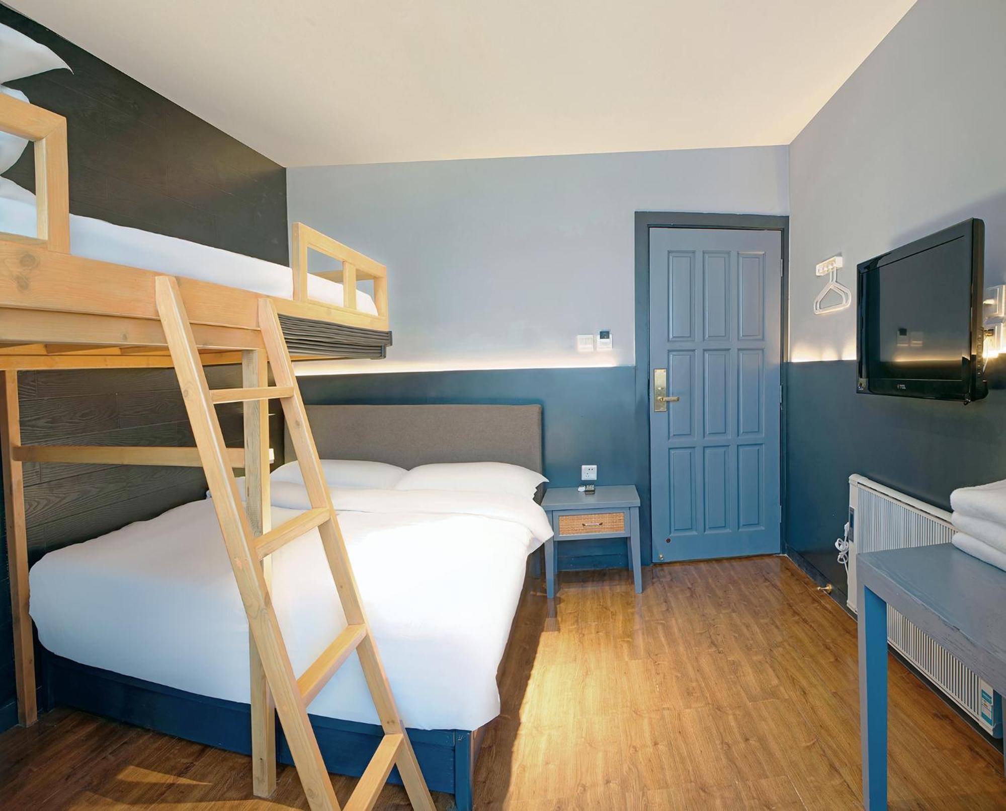Kunming Upland International Youth Hostel Near The City Center ,2 Mins Walk To The Subway, 2 Mins Walk To The Green Lake, Close To Yuan Tong Temple, Old Street, Yunnan University, Convenient Payment And Visa Cards Are Accepted Екстер'єр фото