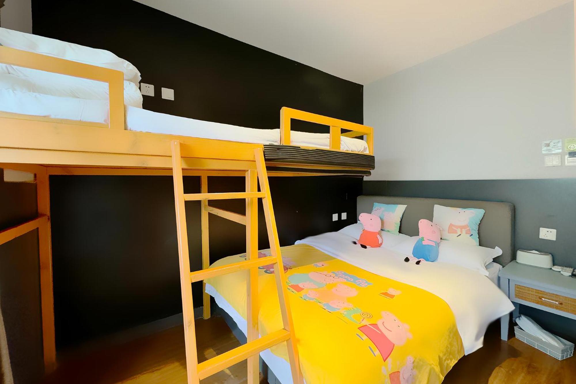 Kunming Upland International Youth Hostel Near The City Center ,2 Mins Walk To The Subway, 2 Mins Walk To The Green Lake, Close To Yuan Tong Temple, Old Street, Yunnan University, Convenient Payment And Visa Cards Are Accepted Екстер'єр фото