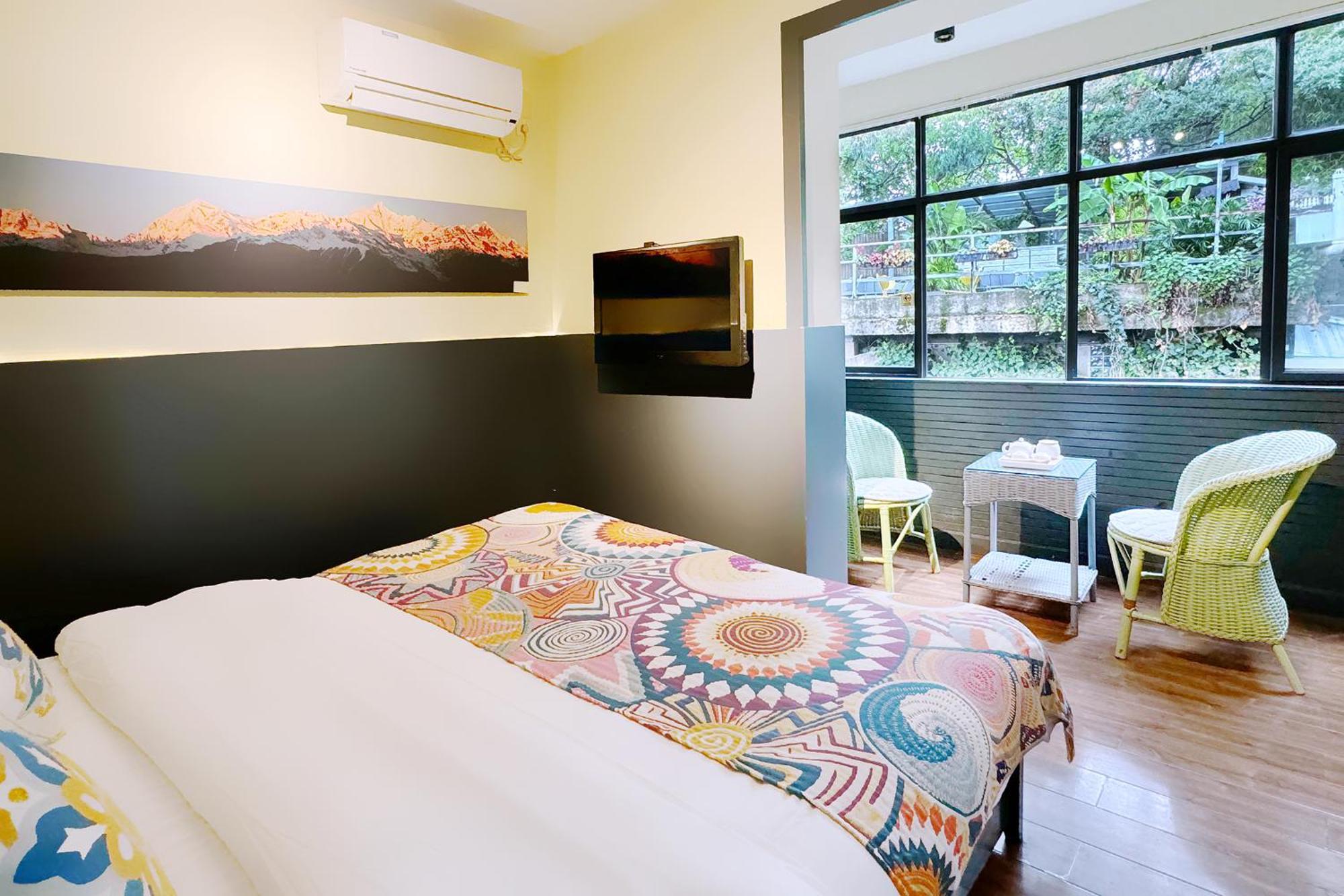 Kunming Upland International Youth Hostel Near The City Center ,2 Mins Walk To The Subway, 2 Mins Walk To The Green Lake, Close To Yuan Tong Temple, Old Street, Yunnan University, Convenient Payment And Visa Cards Are Accepted Екстер'єр фото