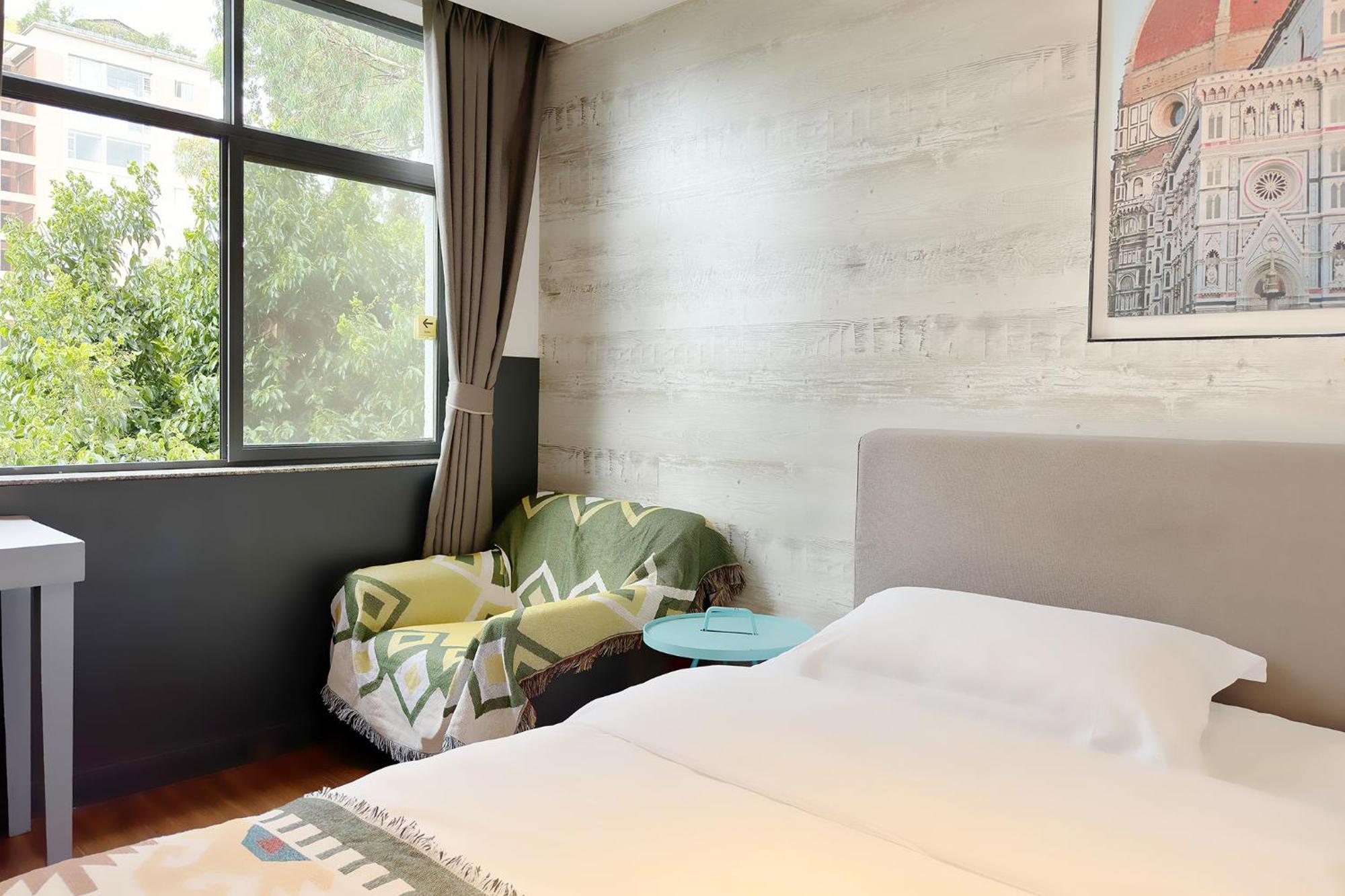 Kunming Upland International Youth Hostel Near The City Center ,2 Mins Walk To The Subway, 2 Mins Walk To The Green Lake, Close To Yuan Tong Temple, Old Street, Yunnan University, Convenient Payment And Visa Cards Are Accepted Екстер'єр фото