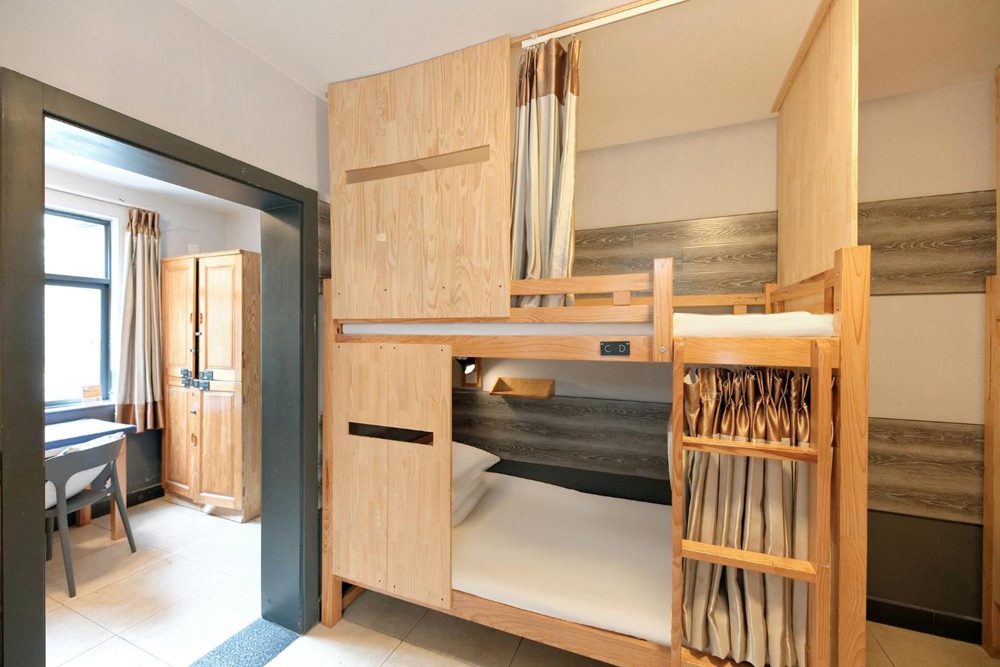 Kunming Upland International Youth Hostel Near The City Center ,2 Mins Walk To The Subway, 2 Mins Walk To The Green Lake, Close To Yuan Tong Temple, Old Street, Yunnan University, Convenient Payment And Visa Cards Are Accepted Екстер'єр фото