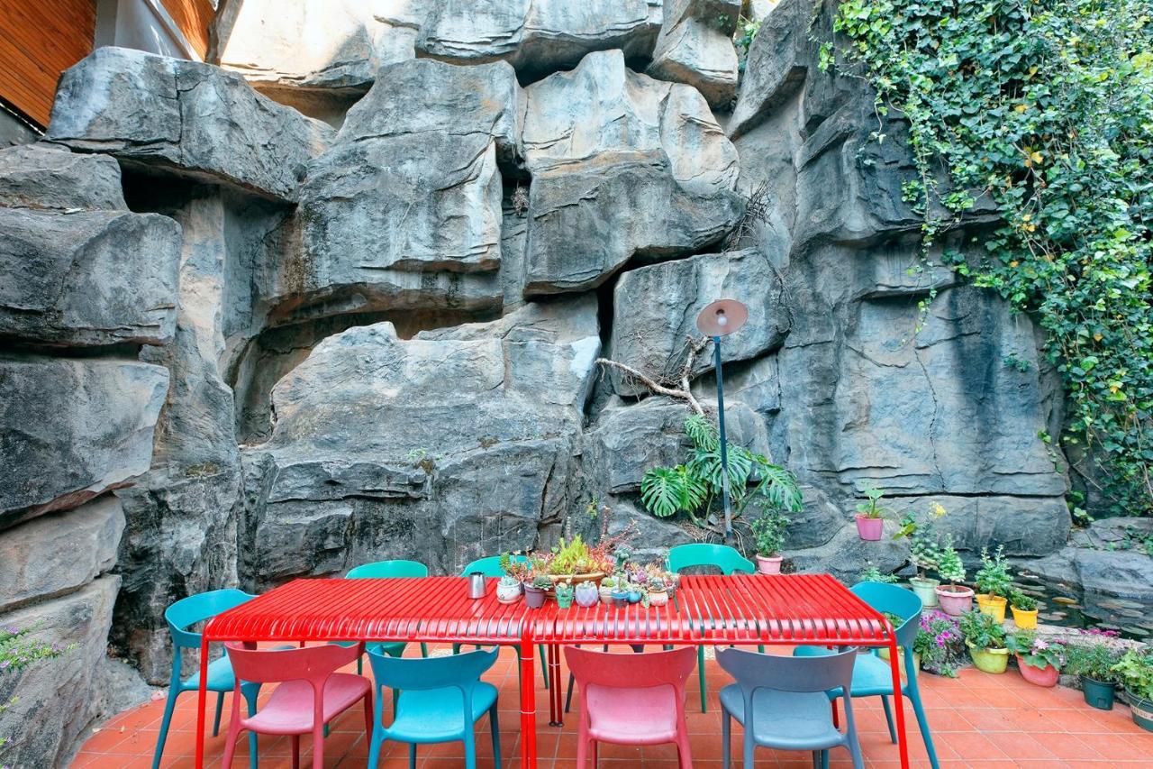 Kunming Upland International Youth Hostel Near The City Center ,2 Mins Walk To The Subway, 2 Mins Walk To The Green Lake, Close To Yuan Tong Temple, Old Street, Yunnan University, Convenient Payment And Visa Cards Are Accepted Екстер'єр фото